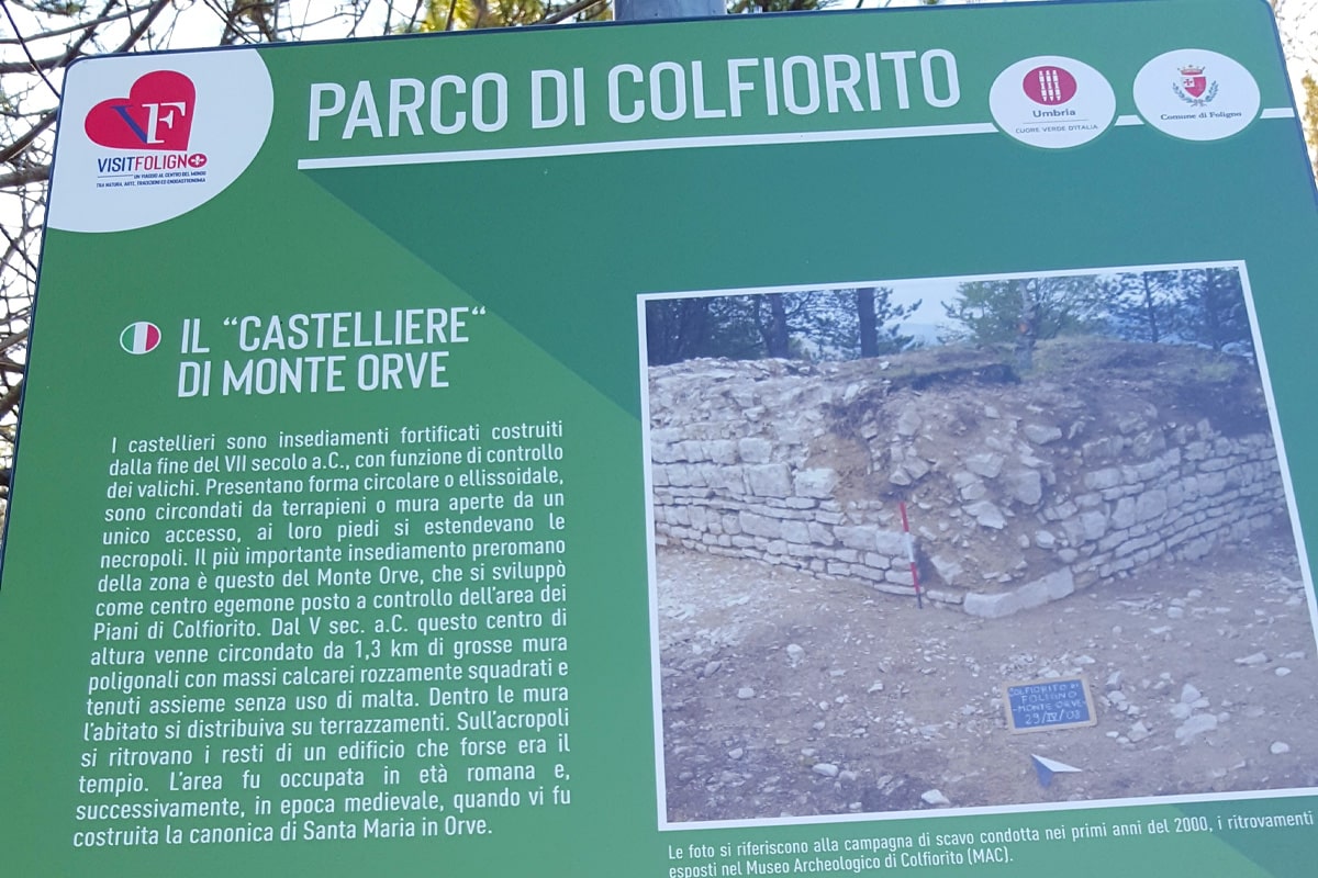 castelliere-monte-orve-colfiorito pannello informativo Castelliere Monte Orve