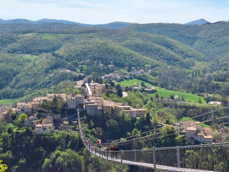 Ponte Tibetano a Sellano in Umbria