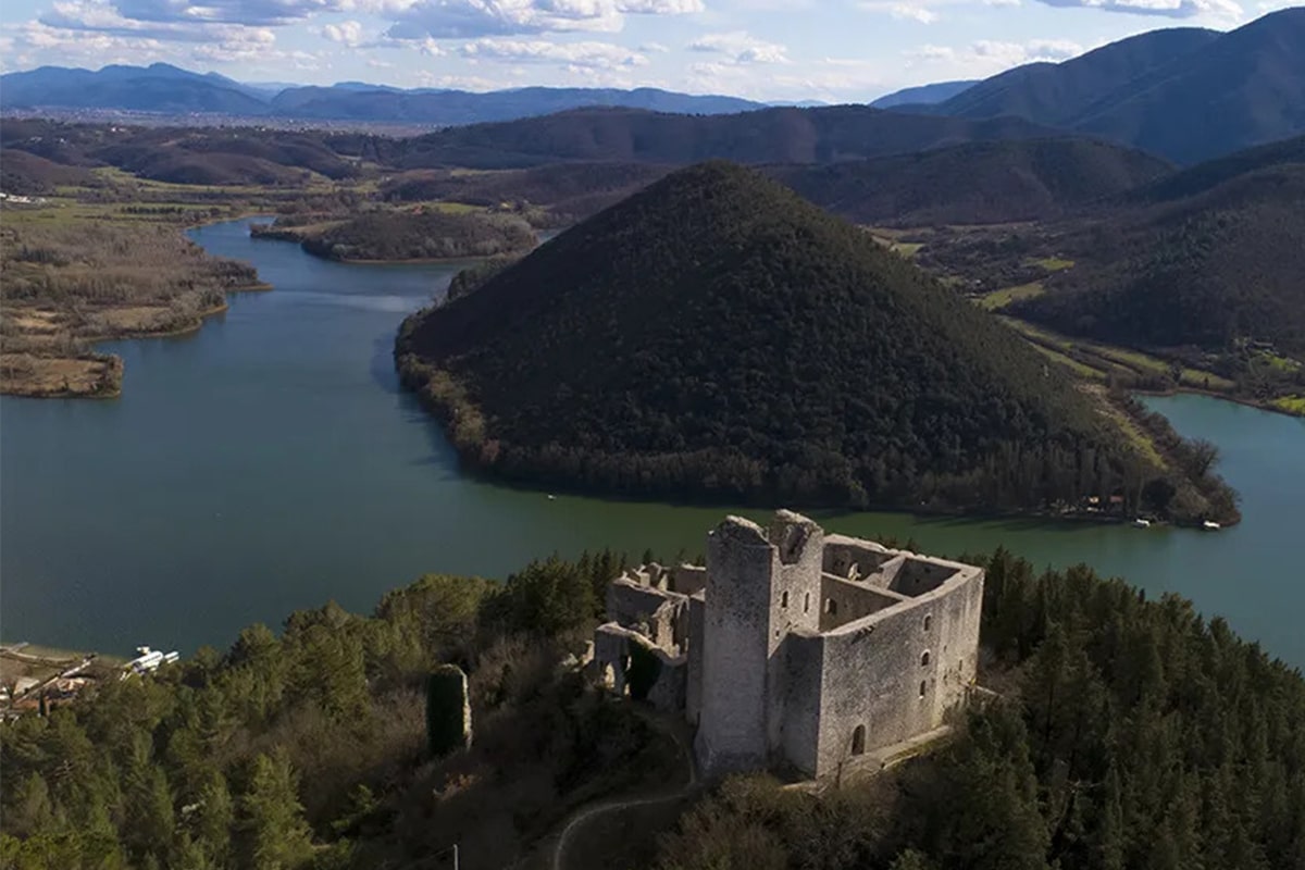 lago-di-piediluco-rocca-min