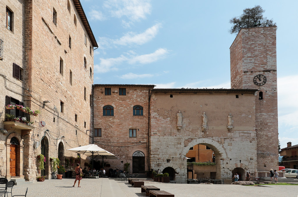 spello-porta-consolare