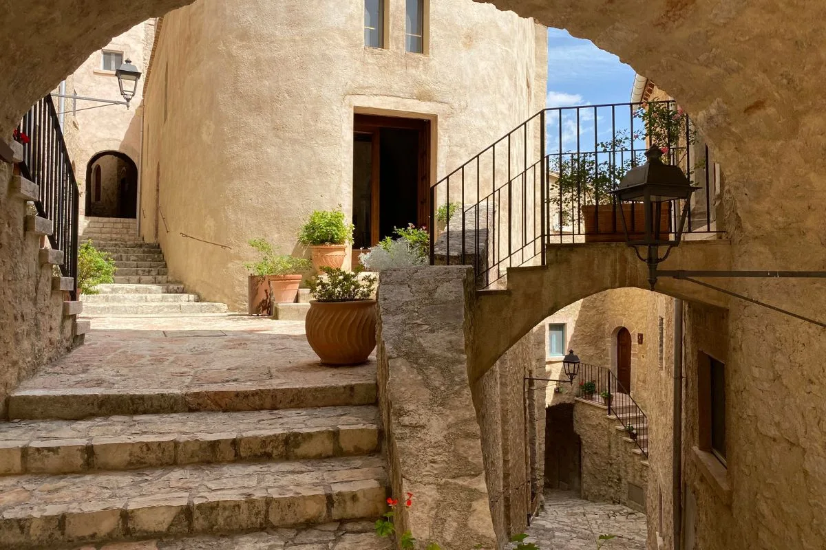 borgo di postignano