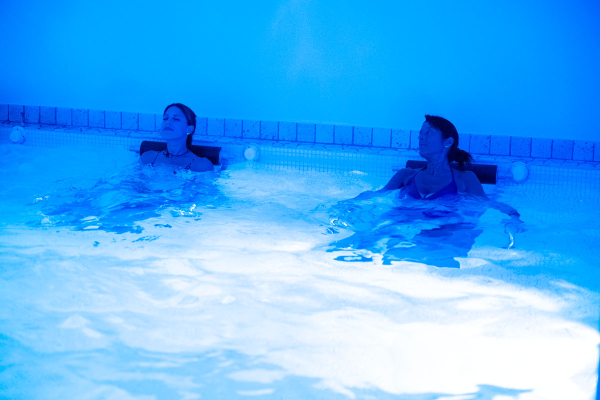 spa con piscina idromassaggio cromoterapia